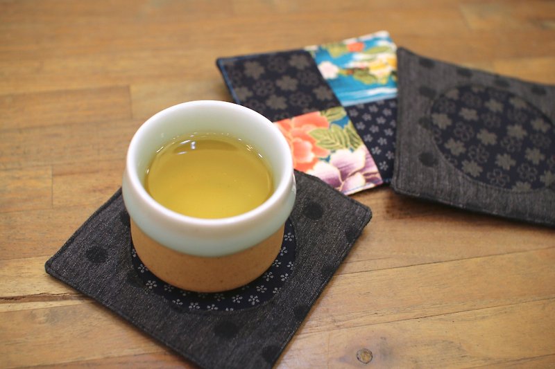 冬日桌上的美景  日式杯垫组（一圆一四方格） - 杯垫 - 棉．麻 黑色