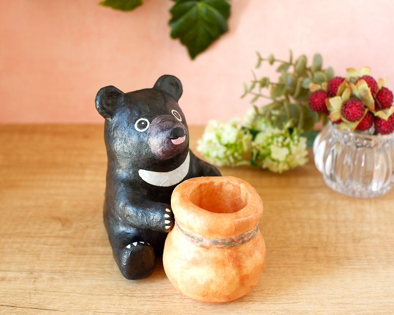 壺を抱えた熊の置物　ツキノワグマ　ペン立て　一輪挿し　和紙インテリア - 摆饰 - 其他材质 黑色