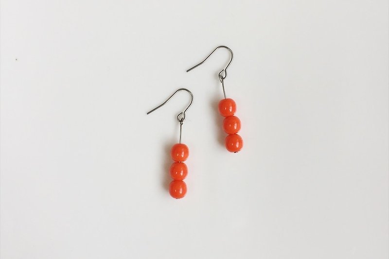 小橘子 串丸子造型耳环 - 耳环/耳夹 - 玻璃 红色
