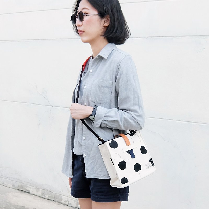 Jam bag : small sling bag, ipad mini bag - 侧背包/斜挎包 - 棉．麻 白色