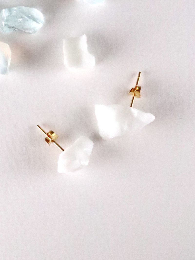 STAR STONE - WHITE 白色玻璃原石耳环  - 耳环/耳夹 - 玻璃 白色