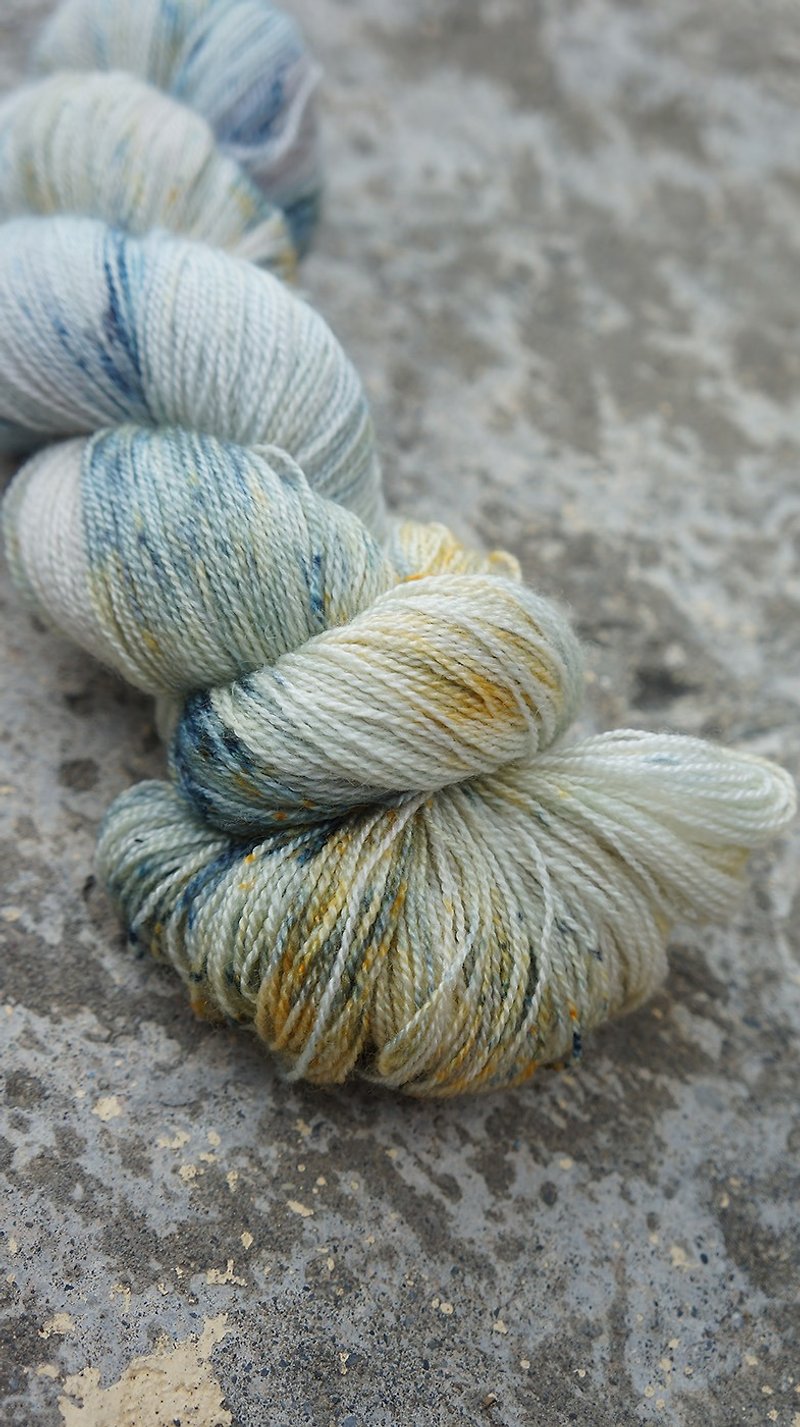 手染蕾丝线。矿石 (55 BFL/45 Silk) - 编织/刺绣/羊毛毡/裁缝 - 丝．绢 