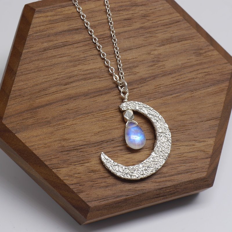 月光 -  蓝月光弦月纯银项链 天然石月光石 - 项链 - 半宝石 银色