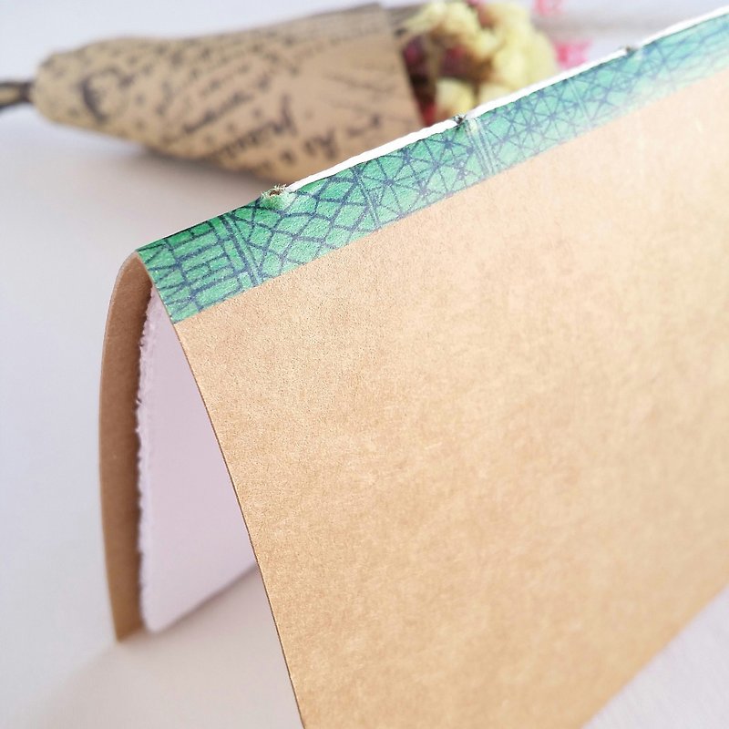 绿地迷宫 骑马钉式牛皮纸集章本 手工笔记本 线装书 空白手帐本 - 笔记本/手帐 - 纸 咖啡色