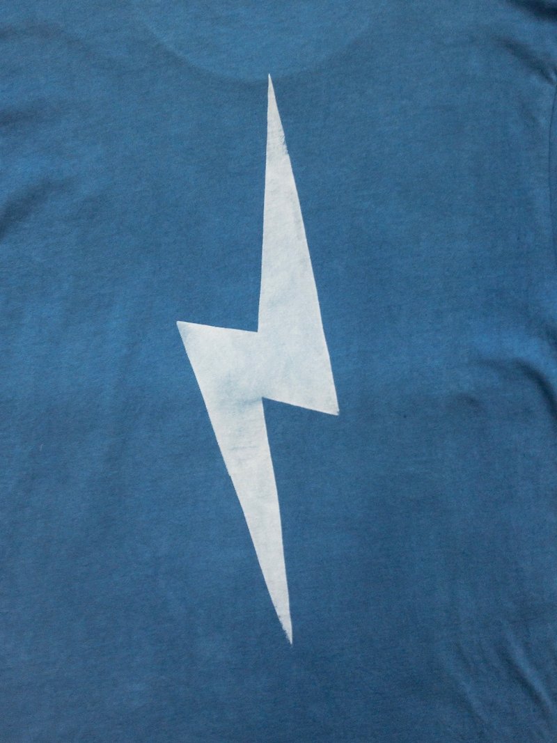 日本製 手染め Thunder TEE 雷 Lightning Indigo dyed 藍染 organic cotton - 中性连帽卫衣/T 恤 - 棉．麻 蓝色