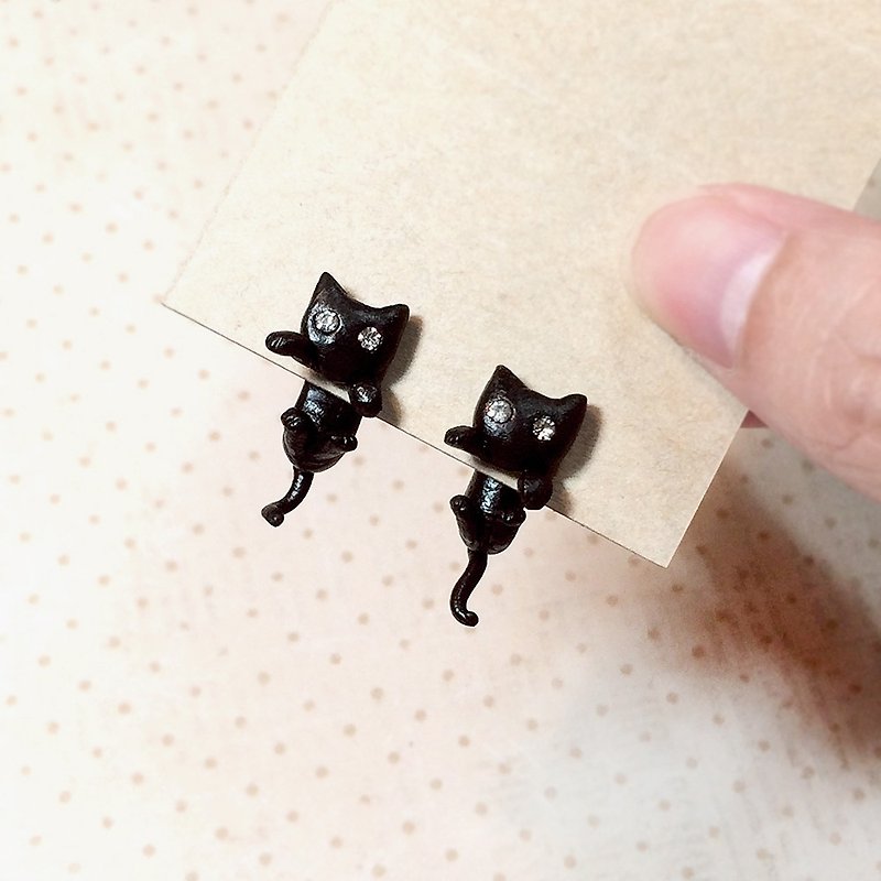 Black Cat Earrings, Two Piece Earrings, Two Part Earrings, Cat clinging earrings - 耳环/耳夹 - 粘土 黑色