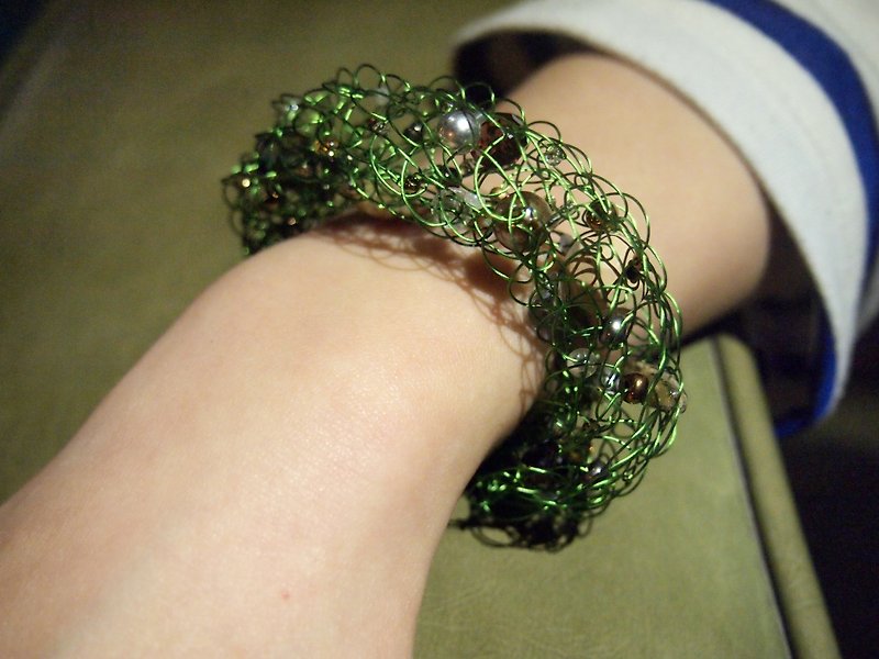 B113 浪漫手工编织草绿色铜线配啡银色人造玻璃珍珠手錬 - 手链/手环 - 其他材质 绿色