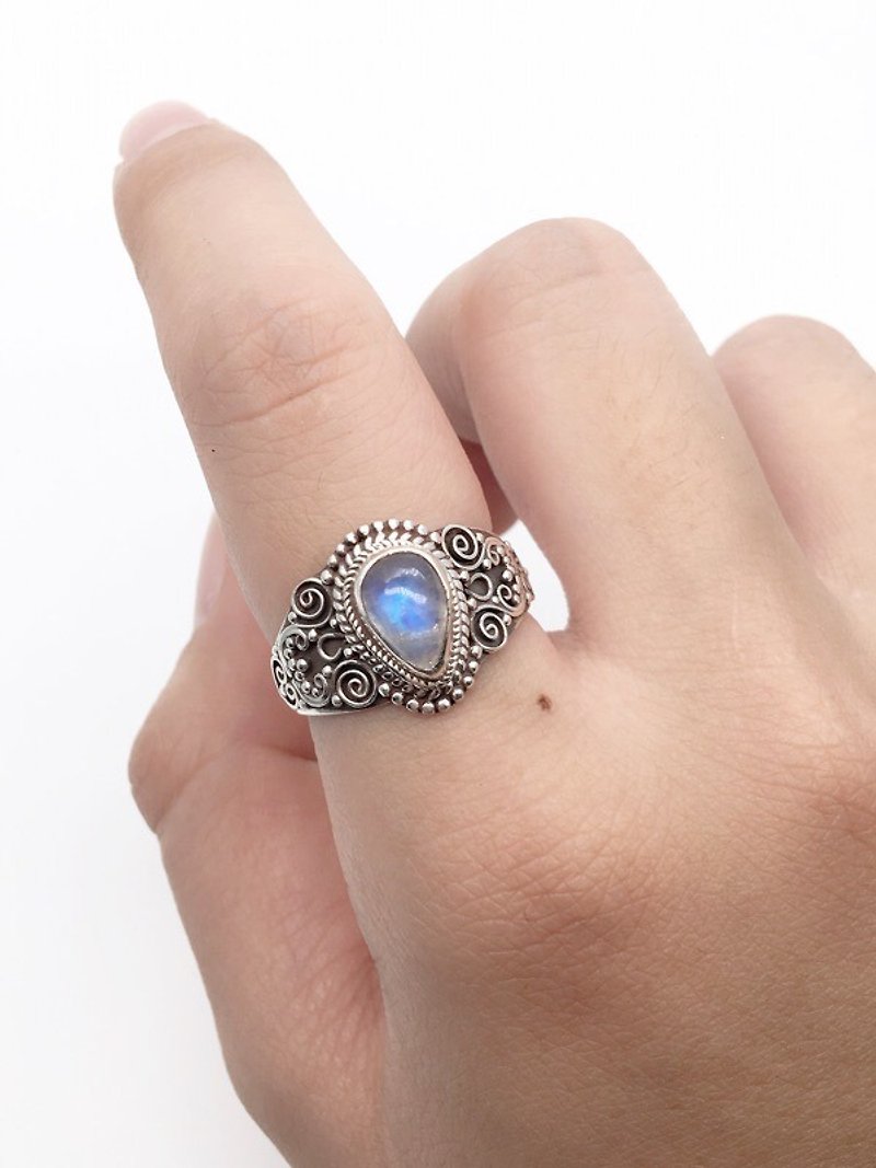 月光石925纯银重工异国银雕戒指 尼泊尔手工镶嵌制作(款式2) - 戒指 - 宝石 蓝色