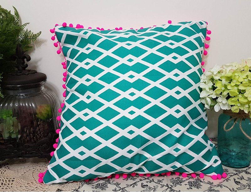 北欧风格清新绿色几何图案,萤光粉红毛球抱枕靠枕靠垫枕套 - 枕头/抱枕 - 纸 多色