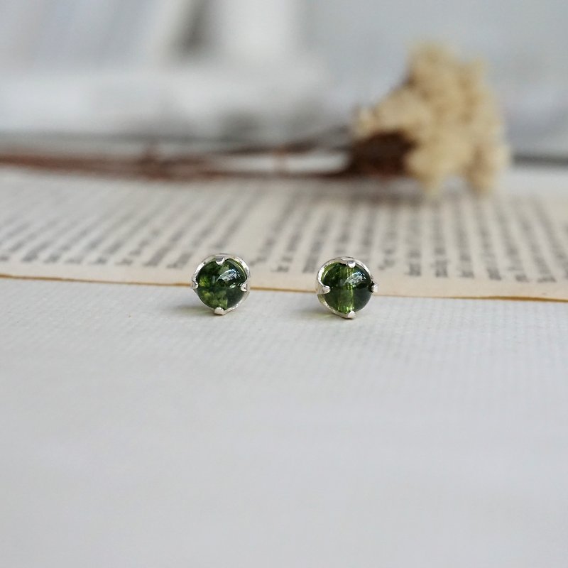 幸运守护石 - 橄榄石色水晶耳针 耳环 — 幸运守护石 - 耳环/耳夹 - 半宝石 绿色