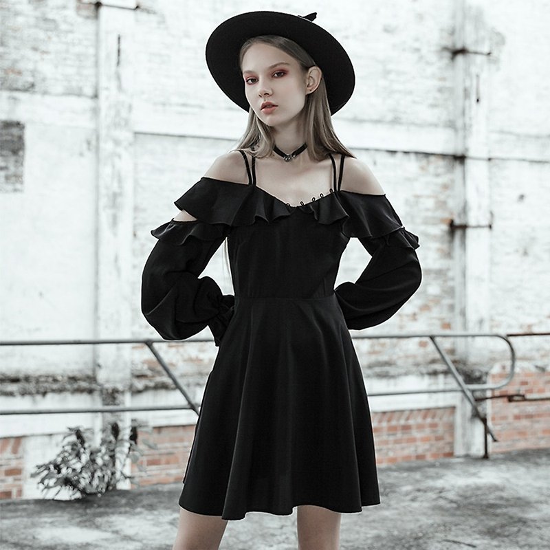 魔女荷叶露肩吊带连衣裙 - 洋装/连衣裙 - 其他材质 黑色