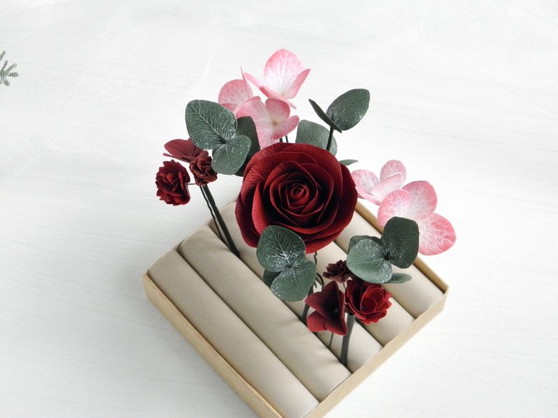 Burgundy wedding hair pins Flowers bridal hair piece Roses Eucalyptus headpiece - 发饰 - 其他材质 红色