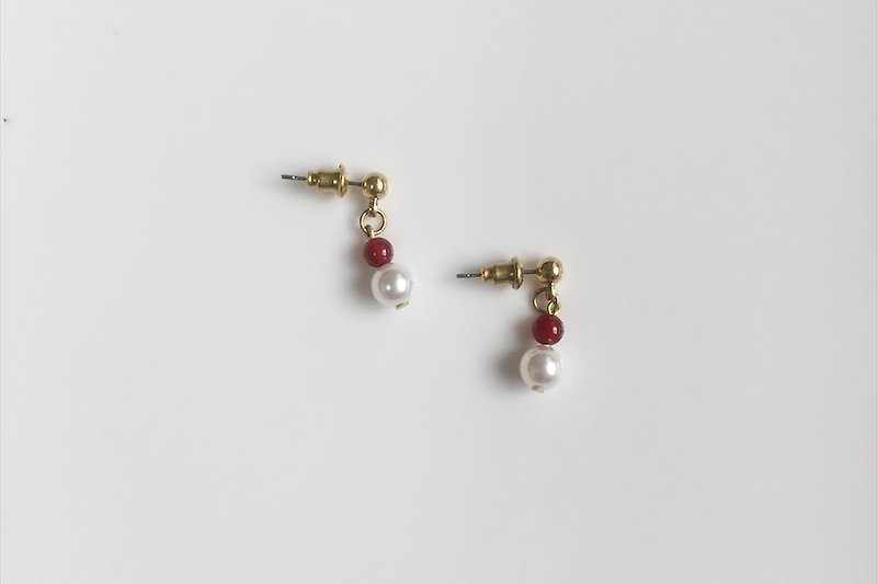 迷你胭红 红玛瑙珍珠黄铜造型耳环 - 耳环/耳夹 - 宝石 红色