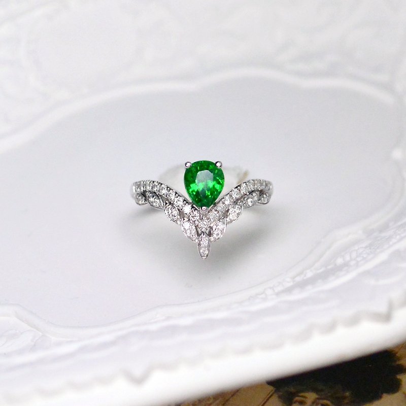皇冠沙弗莱18K戒指 - 戒指 - 宝石 银色