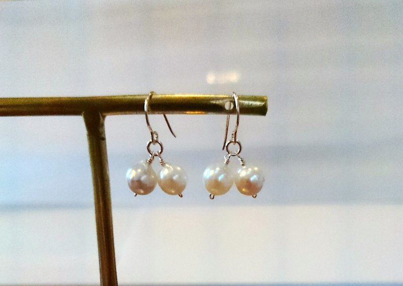 Japanese Akoya pearl pierced earring - 耳环/耳夹 - 宝石 白色