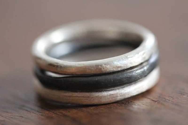 Set of three stackable rings with satin and oxidised finished - size 6,size 9 - 戒指 - 其他金属 