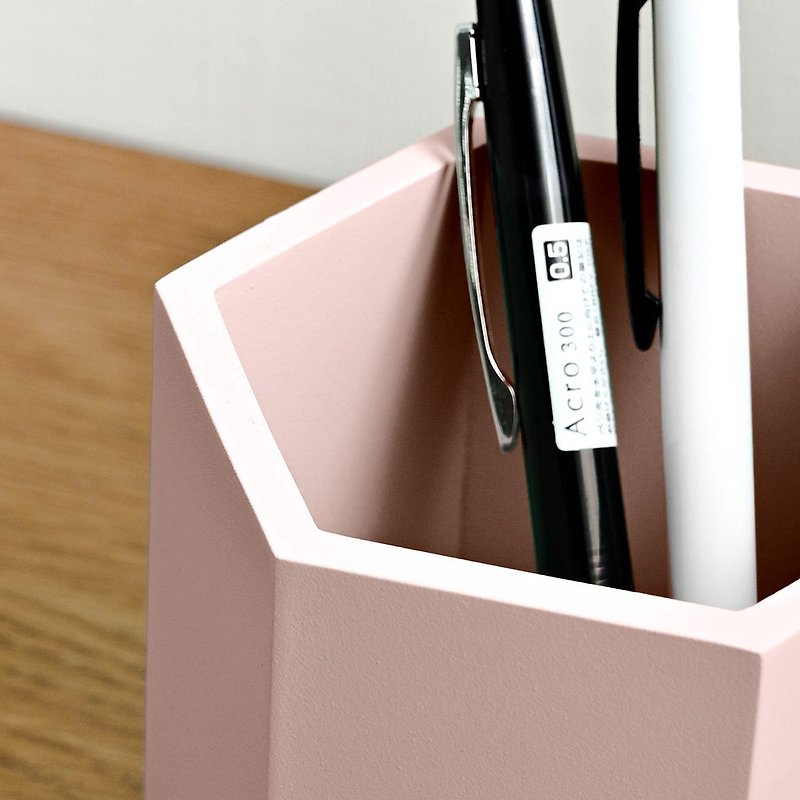 Kerata 精巧附盖 六角笔筒 / 收纳罐-樱花粉 - 笔筒/笔座 - 塑料 粉红色