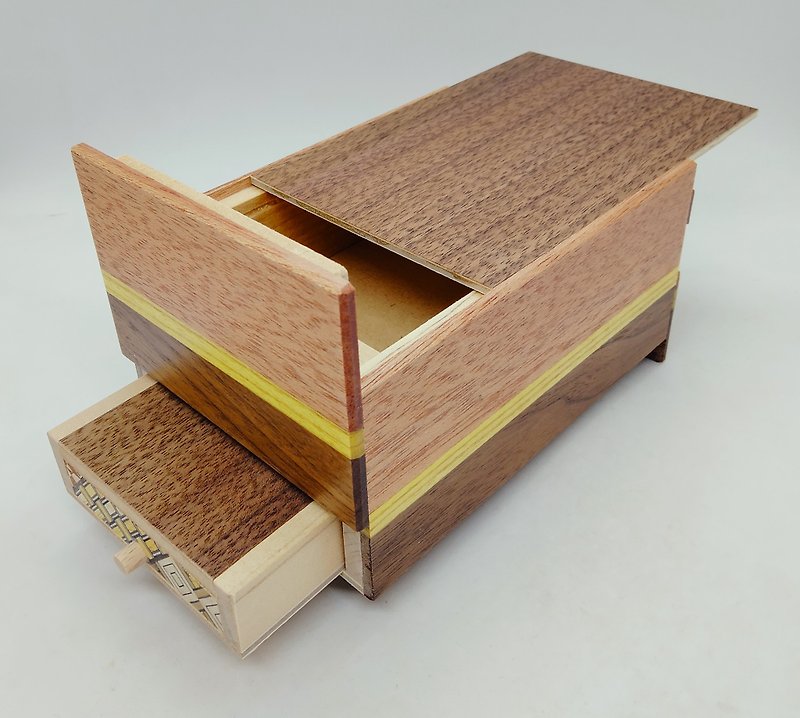 １０回仕掛け引出し付５寸秘密箱　ウォールナット材　天然木　パズル箱　箱根細工 - 其他 - 木头 