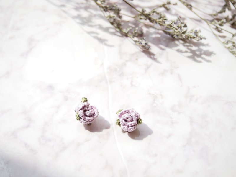 高贵优雅手工编织立体粉浅色玫瑰耳环 - 耳环/耳夹 - 绣线 紫色