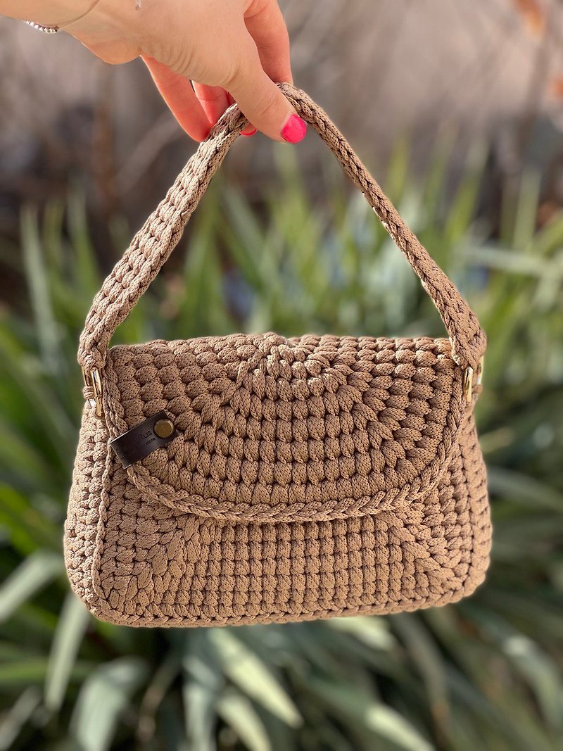 Very feminine crocheted clutch bag - 手拿包 - 其他材质 