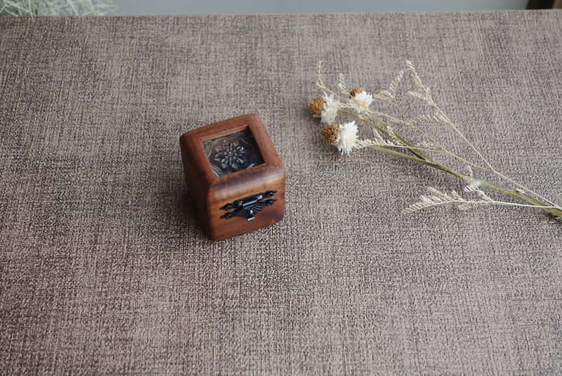 ShouZhuo handmade---【求婚必备】超迷你项链戒指盒 - 项链 - 木头 咖啡色