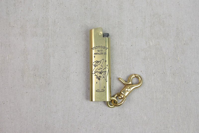 【METALIZE】Cricket/黄铜打火机套-越战裸女 - 钥匙链/钥匙包 - 铜/黄铜 