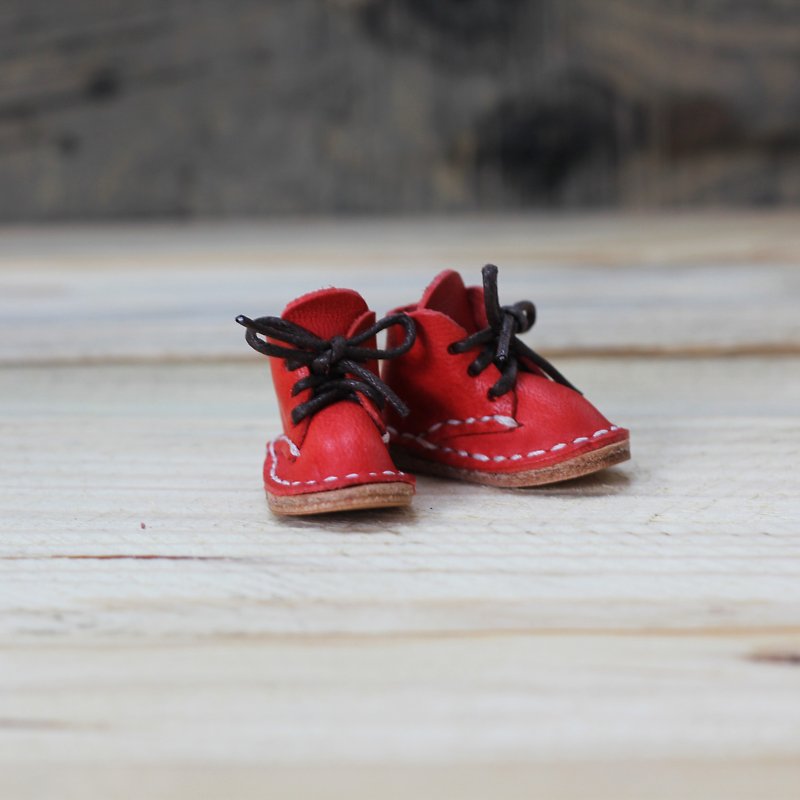 【颖川手创】迷你小鞋吊饰/马丁鞋/钥匙圈/DIY材料包 (裁片有打孔) PKIT SH001 手缝皮革材料包-红色 - 皮件 - 真皮 红色