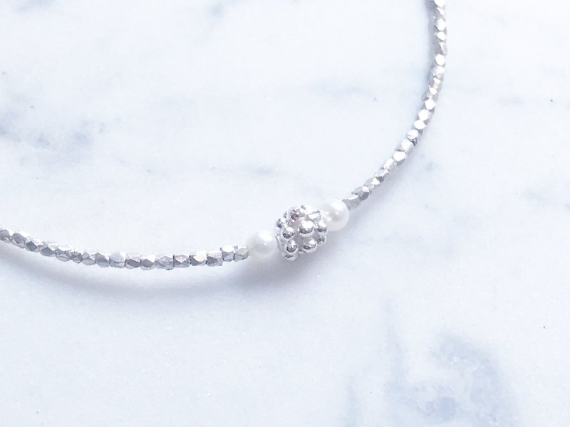 ::银矿系列:: 迷你多切面银块 两颗珍珠蕾丝花纯银手链 - 手链/手环 - 银 