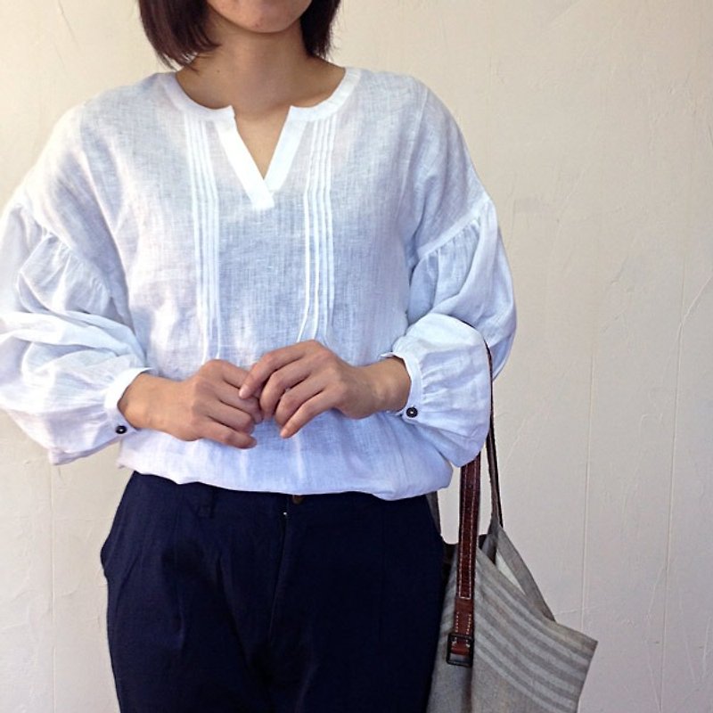 Linen Pin tuck puff sleeve blouse薄リネンピンタックパフスリーブ長袖ブラウス - 女装上衣 - 棉．麻 白色