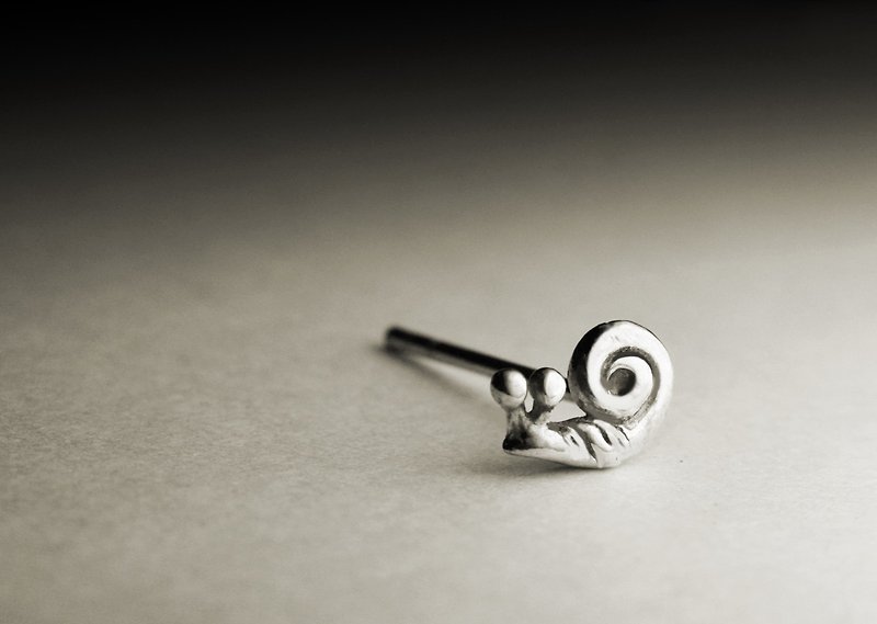 蜗牛造型纯银耳环(单支/一对) - 耳环/耳夹 - 其他金属 银色