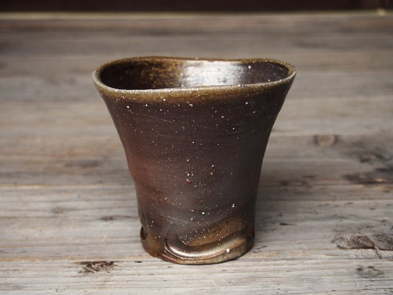 備前 焼酎呑み（大）【波】＿s1-009 - 花瓶/陶器 - 陶 咖啡色