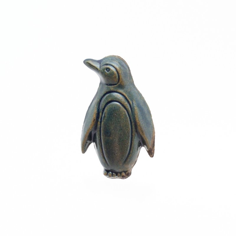 陶器ブローチ　(立)ペンギン(サビ青) - 胸针 - 陶 绿色
