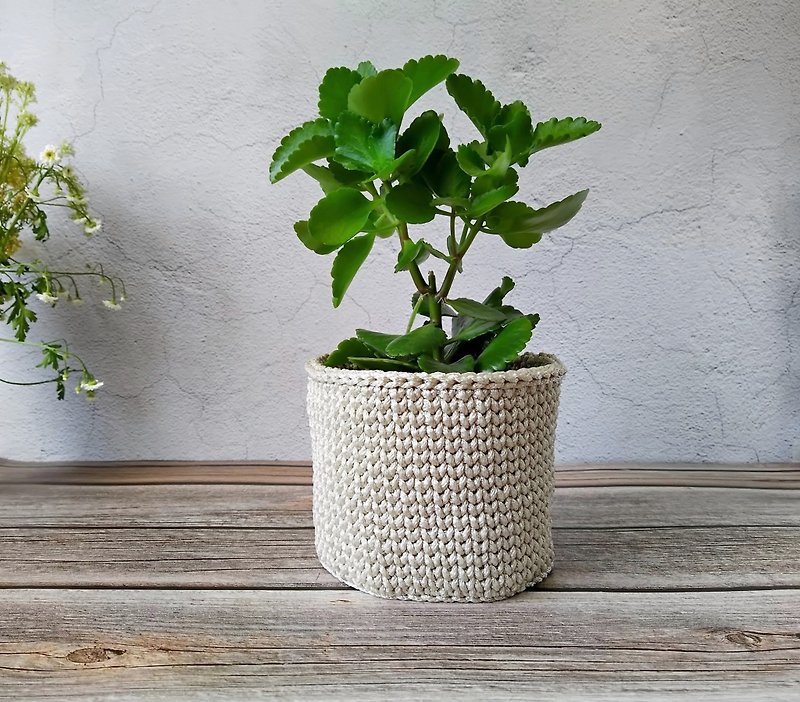 Flower pot cover ideas, Plant pot with cover, Gifts for mom handmade - 植栽/盆栽 - 聚酯纤维 白色