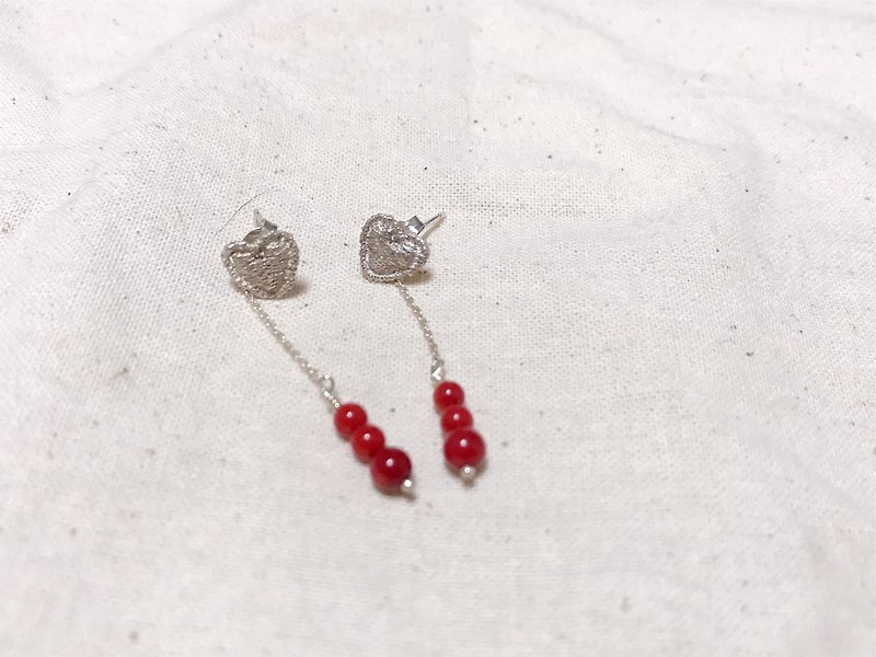petit heart×coral pierced earrings/プチハート×コーラル ピアス - 耳环/耳夹 - 其他金属 银色