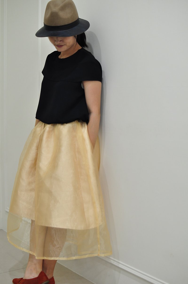 Flat 135 X 台湾设计师系列 法式大圆裙 乌干纱材质 纱裙 - 裙子 - 聚酯纤维 金色