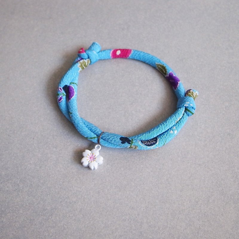 日本犬猫和布颈圈 项圈(可调式)--水色+白樱花铃铛_S号 (白色樱花铃铛缺货中，可更换其他铃铛) - 项圈/牵绳 - 丝．绢 蓝色