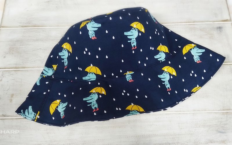 深蓝可爱雨滴鳄鱼撑伞 蓝底黄格双面渔夫帽 遮阳帽 - 帽子 - 棉．麻 蓝色