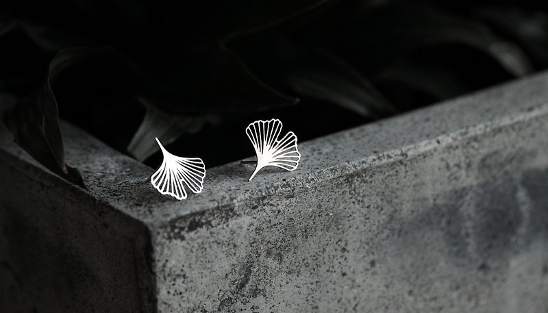 银杏耳环XS Ginkgo Earrings - 耳环/耳夹 - 其他金属 银色