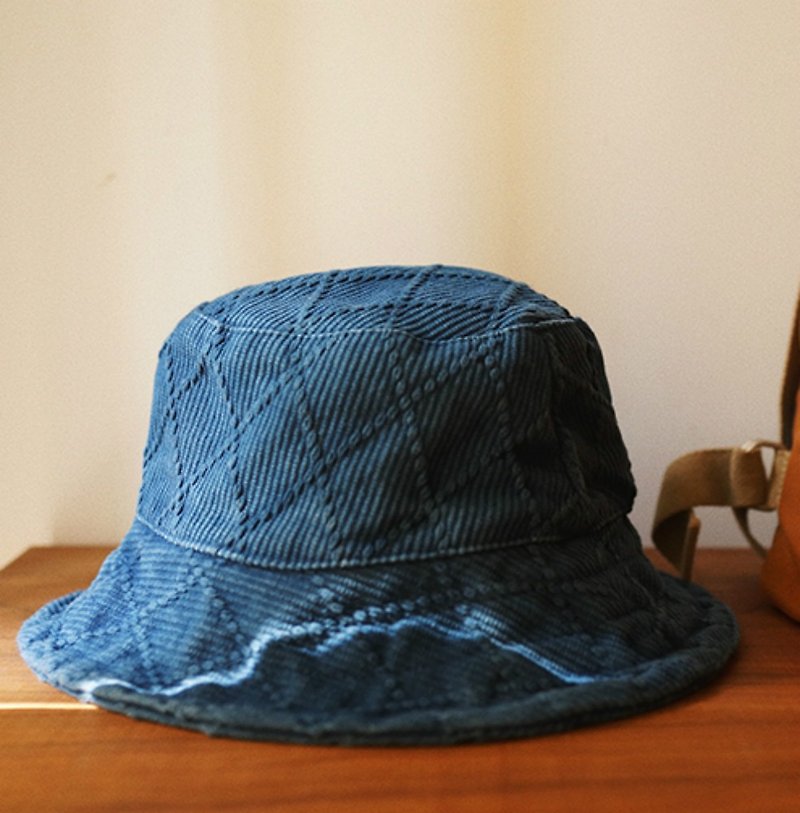 丈青色 秋冬漁夫帽 造型植物藍靛染燈芯絨劍道質料 兒童成人帽子 - 帽子 - 棉．麻 蓝色