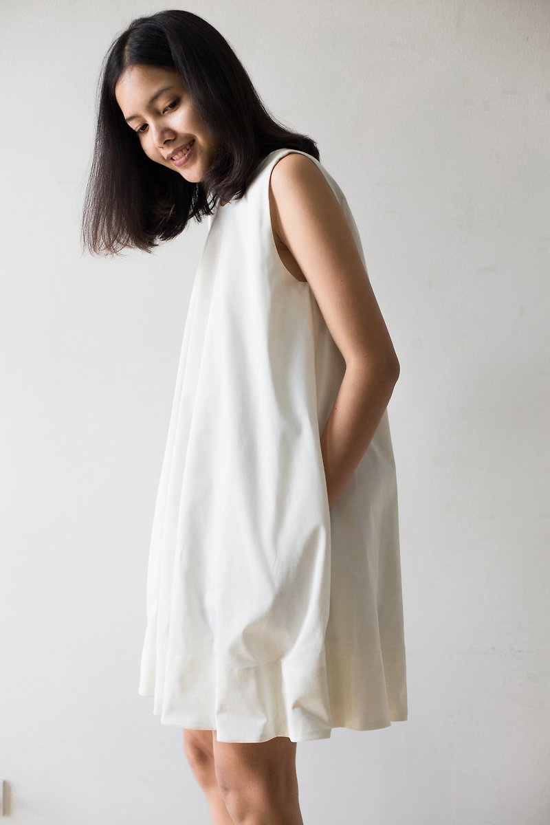 Mani Mina White Tent Pleat Dress - 洋装/连衣裙 - 棉．麻 白色