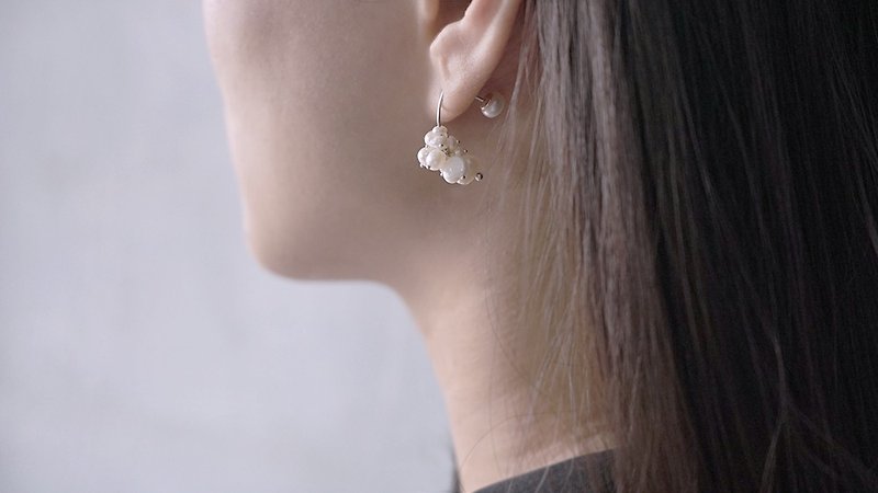 团簇系列 | 伊欧夫少女 | 纯银珍珠耳环 - 耳环/耳夹 - 珍珠 银色