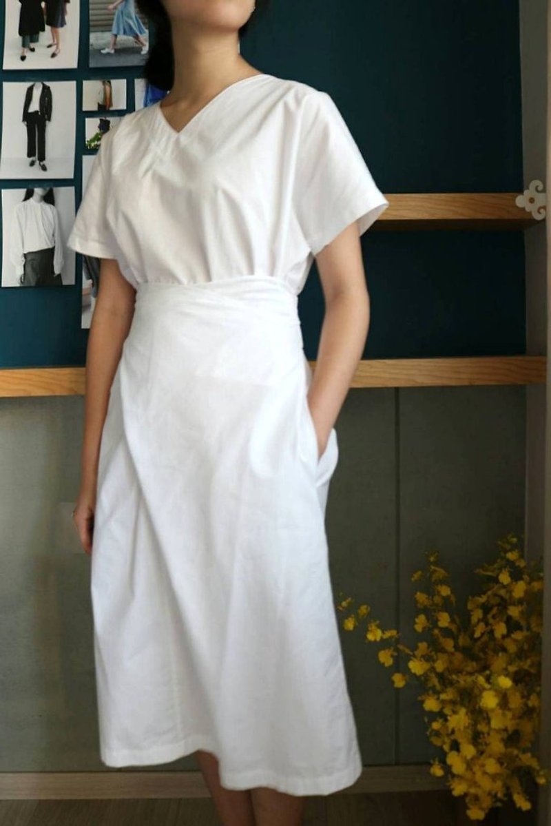 白色V领绑式洋装 S 出清  适合165-170cm以上 - 洋装/连衣裙 - 棉．麻 