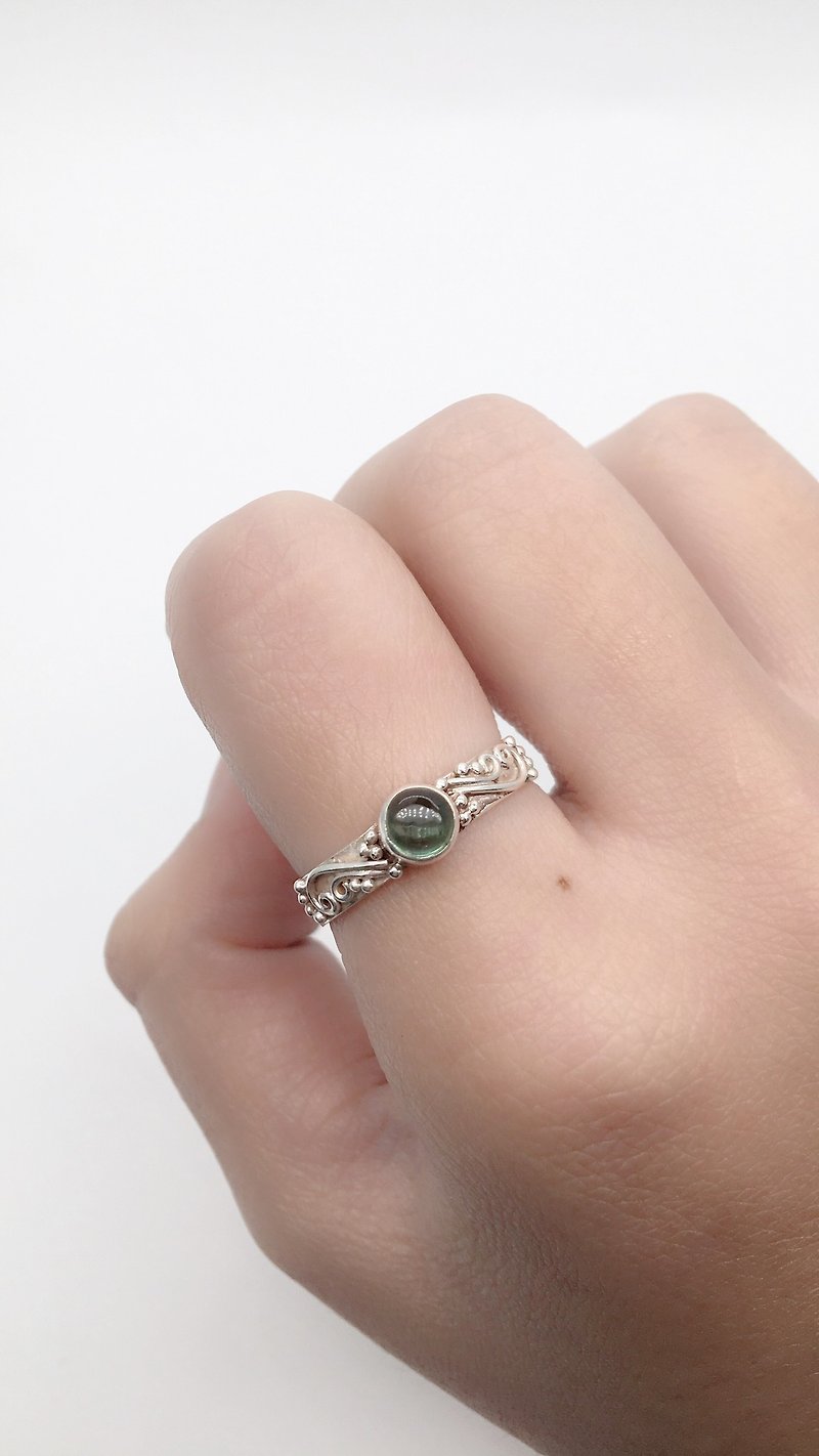 绿碧玺925纯银侧银雕异国设计戒指 尼泊尔手工镶嵌制作 - 戒指 - 宝石 绿色