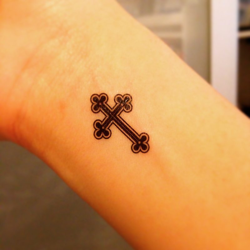 TOOD 纹身贴纸 | 手臂位置梅花十字架刺青图案纹身贴纸 (4枚) - 纹身贴 - 纸 黑色