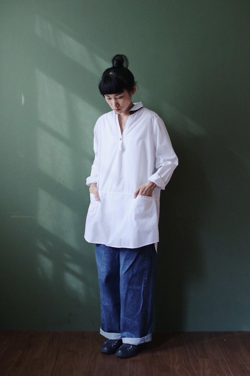 OMAKE Original V领刺绣宽长版口袋衬衫  白 - 女装衬衫 - 棉．麻 白色