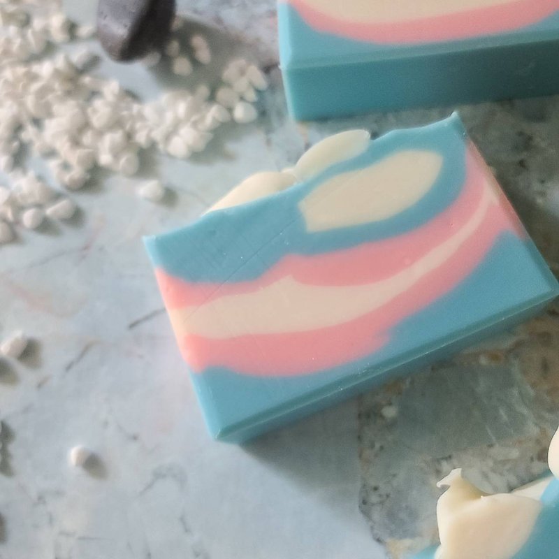 粉蓝天空精油艺术手工皂 - 肥皂/手工皂 - 其他材质 多色