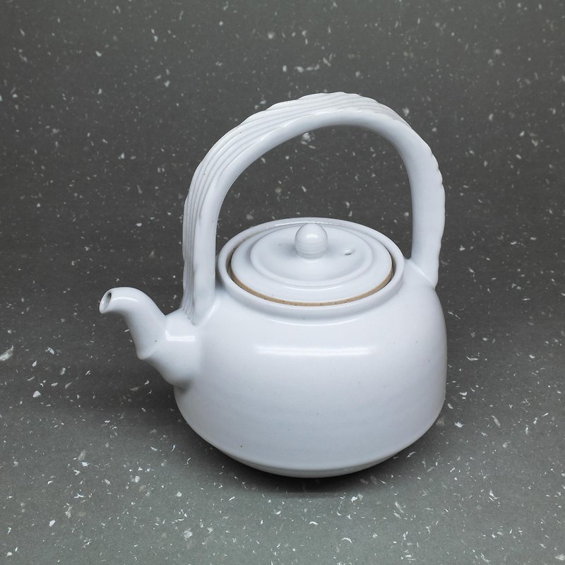 润白釉 三弯嘴 钟形 提梁 茶壶 手作陶艺 茶道具 - 茶具/茶杯 - 陶 白色