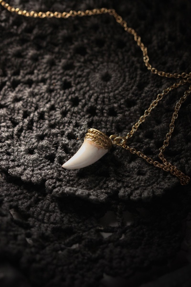 Fang Necklace by Defy/Hand-Painting Version. - 项链 - 其他金属 