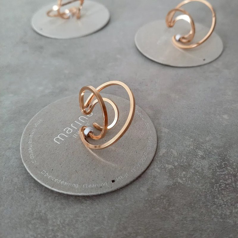 14kgf Random Triplet ear cuff / 1piece - 耳环/耳夹 - 宝石 金色