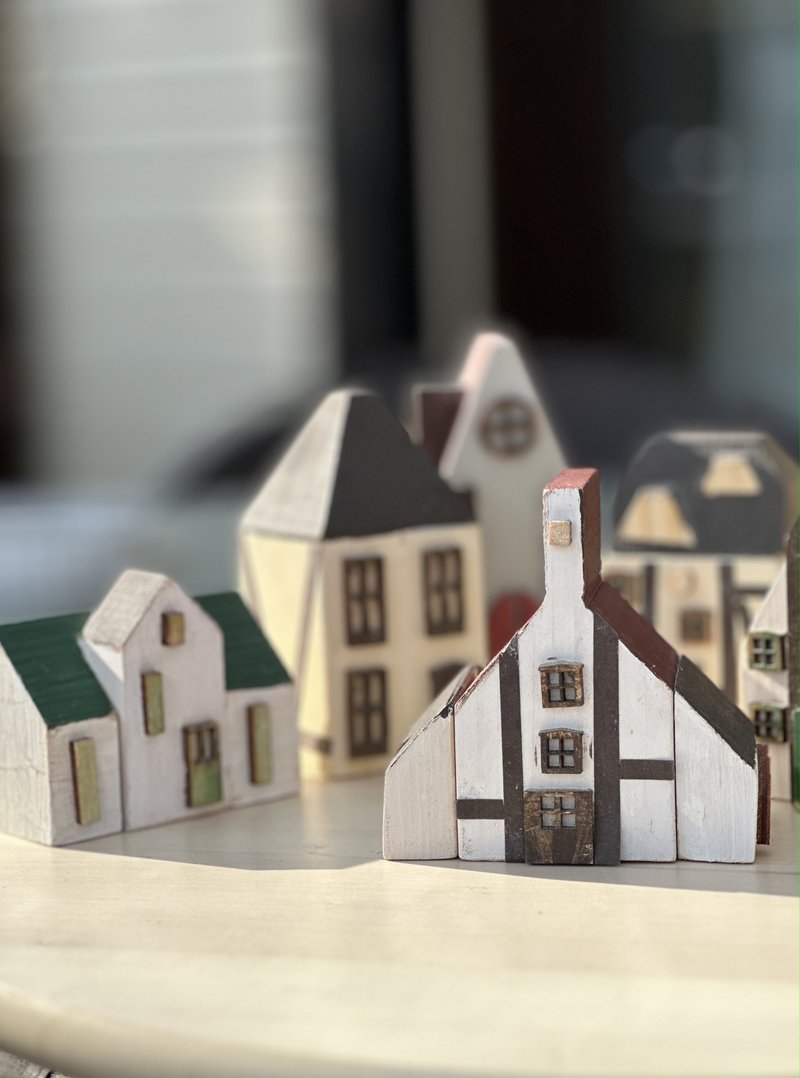 Set of 8 Bavaria Hand Painted Small Wooden House DIY Craft Kit, Wood House - 插画/绘画/写字 - 木头 咖啡色